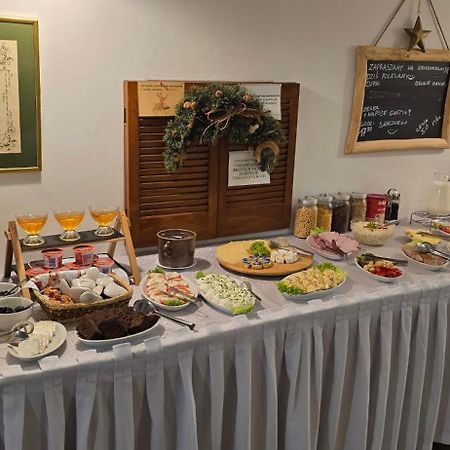 Pensjonat Akacja Kudowa-Zdrój Buitenkant foto